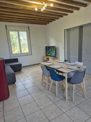 Télévision ou salle de divertissement dans l'établissement À la campagne