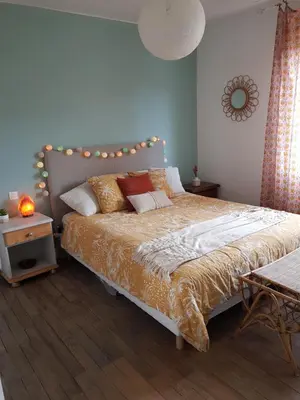 Un ou plusieurs lits dans un hébergement de l'établissement Chambre double chez l'habitant proche du circuit