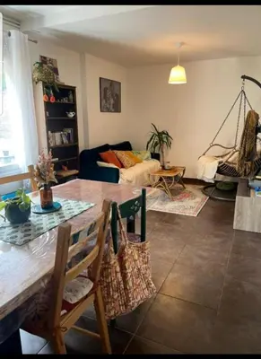 Coin salon dans l'établissement Chambre double chez l'habitant proche du circuit