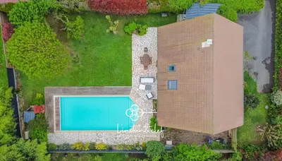 Piscine de l'établissement Havre familial avec piscine à deux pas du Mans ou située à proximité