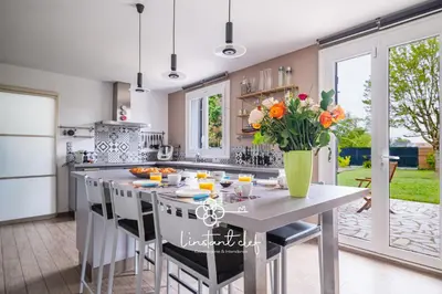 Cuisine ou kitchenette dans l'établissement Havre familial avec piscine à deux pas du Mans