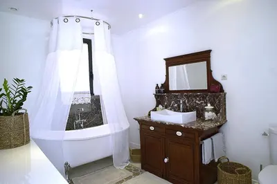 Salle de bains dans l'établissement Gîtes La Vigenna