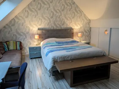 Un ou plusieurs lits dans un hébergement de l'établissement Maison Du cerf - proche du circuit et du golf des 24H