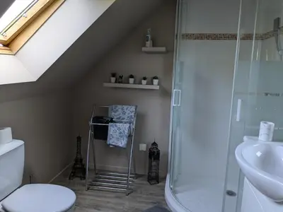 Salle de bains dans l'établissement Maison Du cerf - proche du circuit et du golf des 24H