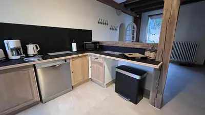 Cuisine ou kitchenette dans l'établissement Gite l'Escapade- 8 people- Near castles-2 hours 15 minutes from Paris