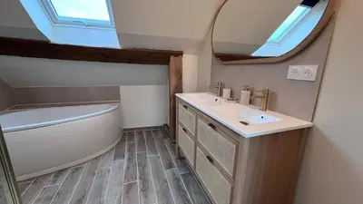 Salle de bains dans l'établissement Gite l'Escapade- 8 people- Near castles-2 hours 15 minutes from Paris