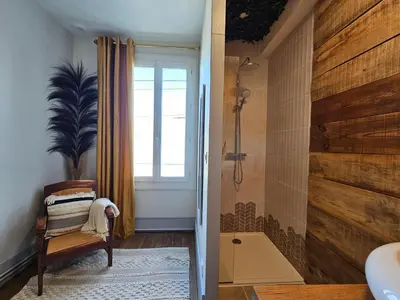 Salle de bains dans l'établissement Gîte La Grange - 14 personnes Zoo de Beauval et Châteaux