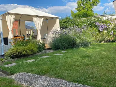 Jardin de l'établissement Suite Une Bulle d Evidence avec baignoire spa