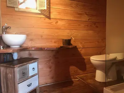 Salle de bains dans l'établissement Domaine La Roche Bellin