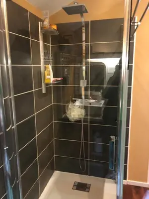 Salle de bains dans l'établissement Maison atypique 3 chambres