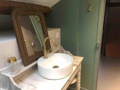 Salle de bains dans l'établissement Charmante maison jardin centre