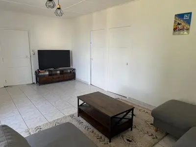 Télévision ou salle de divertissement dans l'établissement Gîte la Maladrie