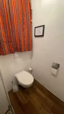 Salle de bains dans l'établissement Maison indépendante en centre ville