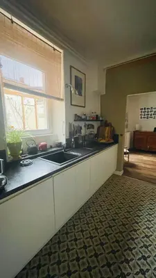 Cuisine ou kitchenette dans l'établissement Maison indépendante en centre ville