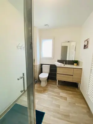 Salle de bains dans l'établissement Au charmant sarment