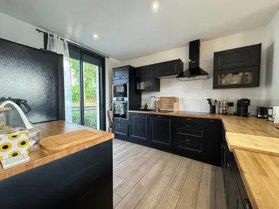 Cuisine ou kitchenette dans l'établissement LUrbanMans - 6pers - Circuit Bugatti - Wi-fi