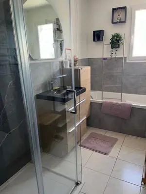 Salle de bains dans l'établissement location proximite du circuit 24 h