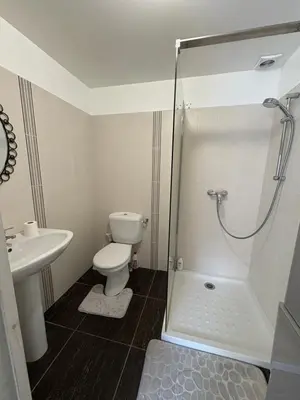 Salle de bains dans l'établissement Doryan