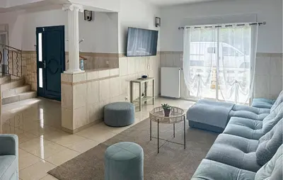 Coin salon dans l'établissement Cozy Home In Blois With Wifi