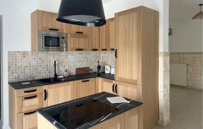 Cuisine ou kitchenette dans l'établissement Cozy Home In Blois With Wifi