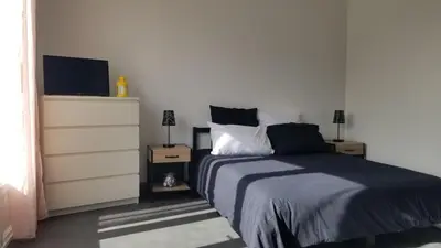 Un ou plusieurs lits dans un hébergement de l'établissement Appartement lumineux avec jardin à Amboise