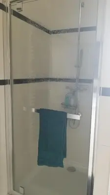Salle de bains dans l'établissement Appartement lumineux avec jardin à Amboise