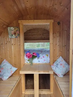 Un ou plusieurs lits dans un hébergement de l'établissement Cozy Wooden Chalet in Abilly, France