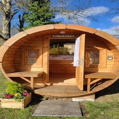 Small cosy Bluebell cabin in the French countryside