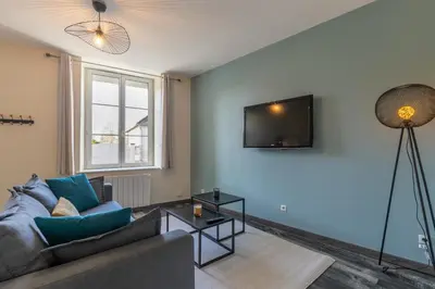 Télévision ou salle de divertissement dans l'établissement Les Oberlins 2 Appartements, Cour, BBQ & Parking