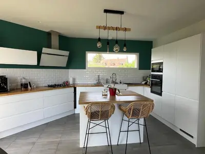 Cuisine ou kitchenette dans l'établissement 9min circuit du Mans 2 chambres piscine