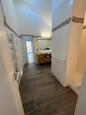 Cuisine ou kitchenette dans l'établissement 9min circuit du Mans 2 chambres piscine
