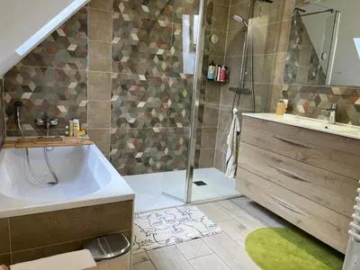 Salle de bains dans l'établissement chambres avec une salle de bain Mulsanne circuit 24 heures du Mans