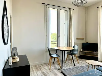 Télévision ou salle de divertissement dans l'établissement Appartements Balcony de Loire