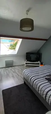 Télévision ou salle de divertissement dans l'établissement Chambre circuit des 24 heures