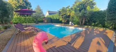 Piscine de l'établissement Cottage Umbra Néa ou située à proximité