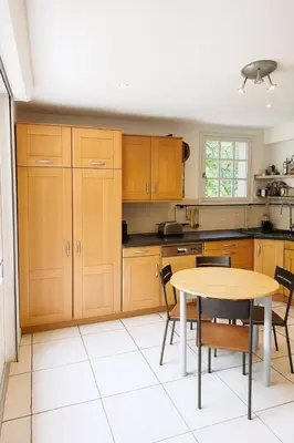 Cuisine ou kitchenette dans l'établissement La maison aux 5 nids