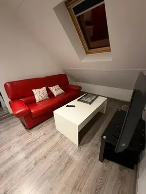 Coin salon dans l'établissement Appartement confortable avec piscine à Cour-Cheverny