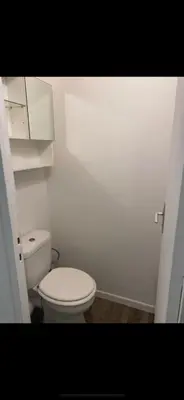 Salle de bains dans l'établissement Location 24h Le Mans