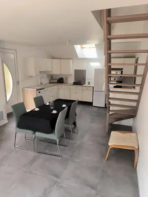 Cuisine ou kitchenette dans l'établissement Maisons A