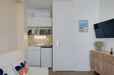 Cuisine ou kitchenette dans l'établissement Le City - 800 m Gare - Hyper Centre - WiFi- Climatisé