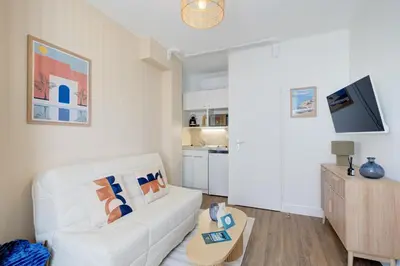 Cuisine ou kitchenette dans l'établissement Le City - 800 m Gare - Hyper Centre - WiFi- Climatisé