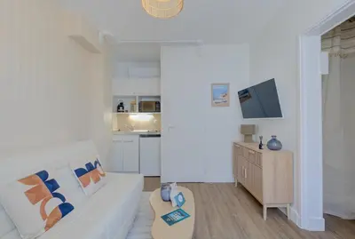 Cuisine ou kitchenette dans l'établissement Le City - 800 m Gare - Hyper Centre - WiFi- Climatisé
