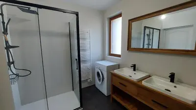 Salle de bains dans l'établissement Gîte familial proche d'Amboise