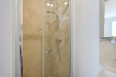 Salle de bains dans l'établissement Urban - 800 m Gare- Hyper center - WiFi - Climatisé