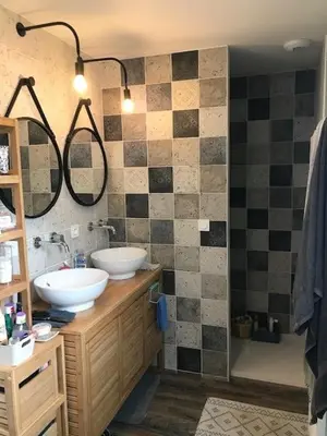 Salle de bains dans l'établissement Maison Changé 4 chambres