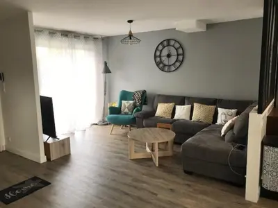 Coin salon dans l'établissement Maison Changé 4 chambres