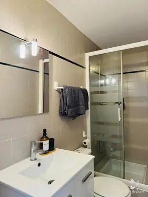 Salle de bains dans l'établissement Studios Balcony de Loire