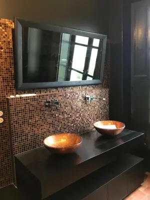 Télévision ou salle de divertissement dans l'établissement La Grande Maison