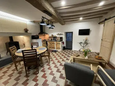 Cuisine ou kitchenette dans l'établissement Gîte spacieux en Touraine avec jardin et terrasse, proche vignobles - FR-1-381-605
