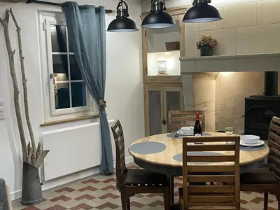 Coin salon dans l'établissement Gîte spacieux en Touraine avec jardin et terrasse, proche vignobles - FR-1-381-605